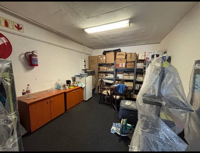 325M² WAREHOUSE TO LET IN AIRPORT INDUSTRIA